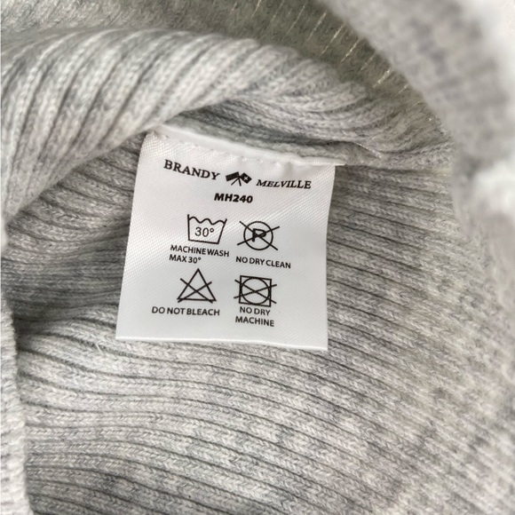 Brandy Melville,‎ 3 crop top tanks. pink, Grey, Blue + White. All One size - Picture 11 of 12